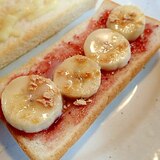 苺ジャムとバナナときな粉のトースト